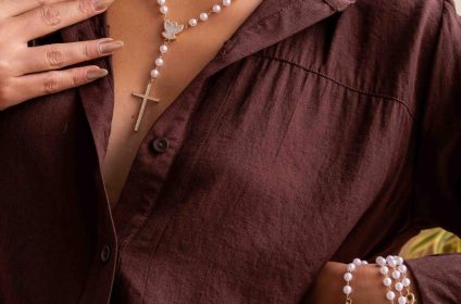 fabricante semijoias exclusivas pedra bruta